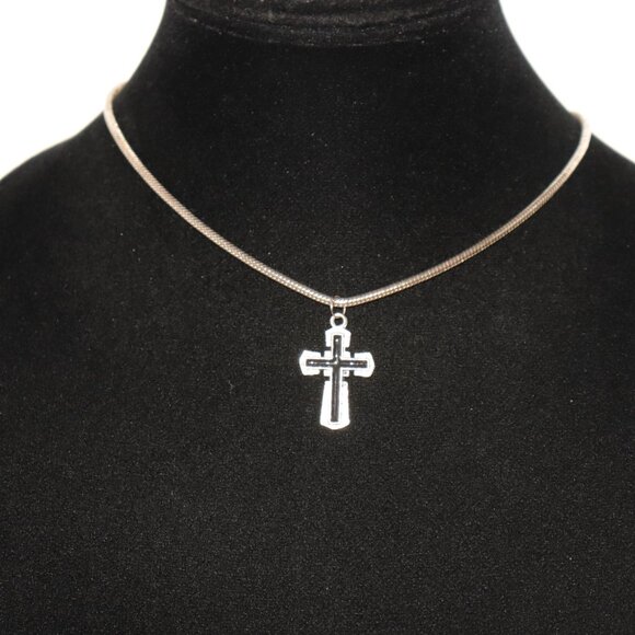 ✝️ Silver Cross Pendant Necklace – 16–18"  🖤 - Picture 5 of 5